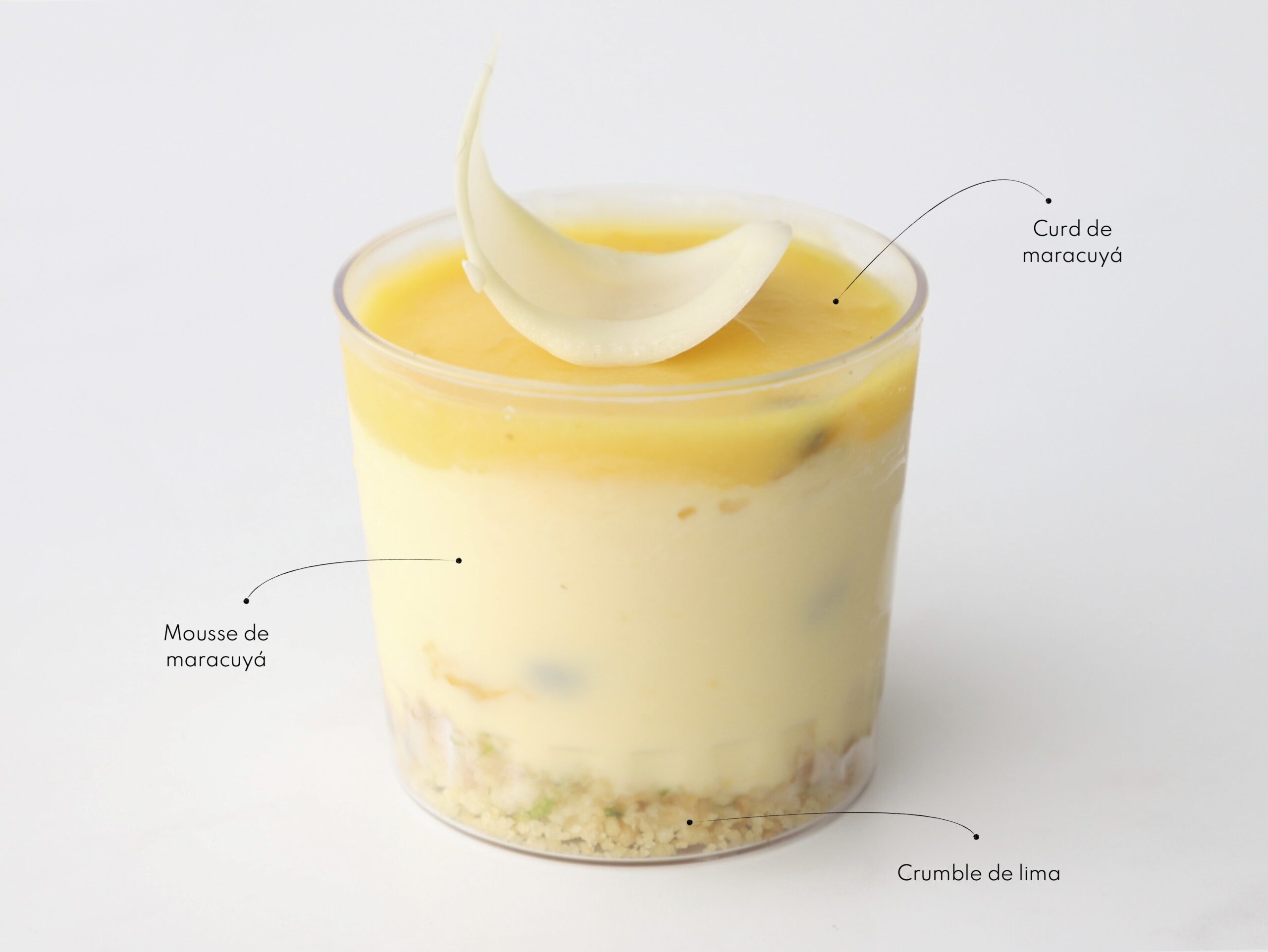 MARACUYÁ Y LIMA <br><span style="font-family: 'Spartan', sans-serif;font-size:13px;"><p>Mousse de maracuyá · Curd de maracuyá · Crumble de lima...</p><b></b></span>