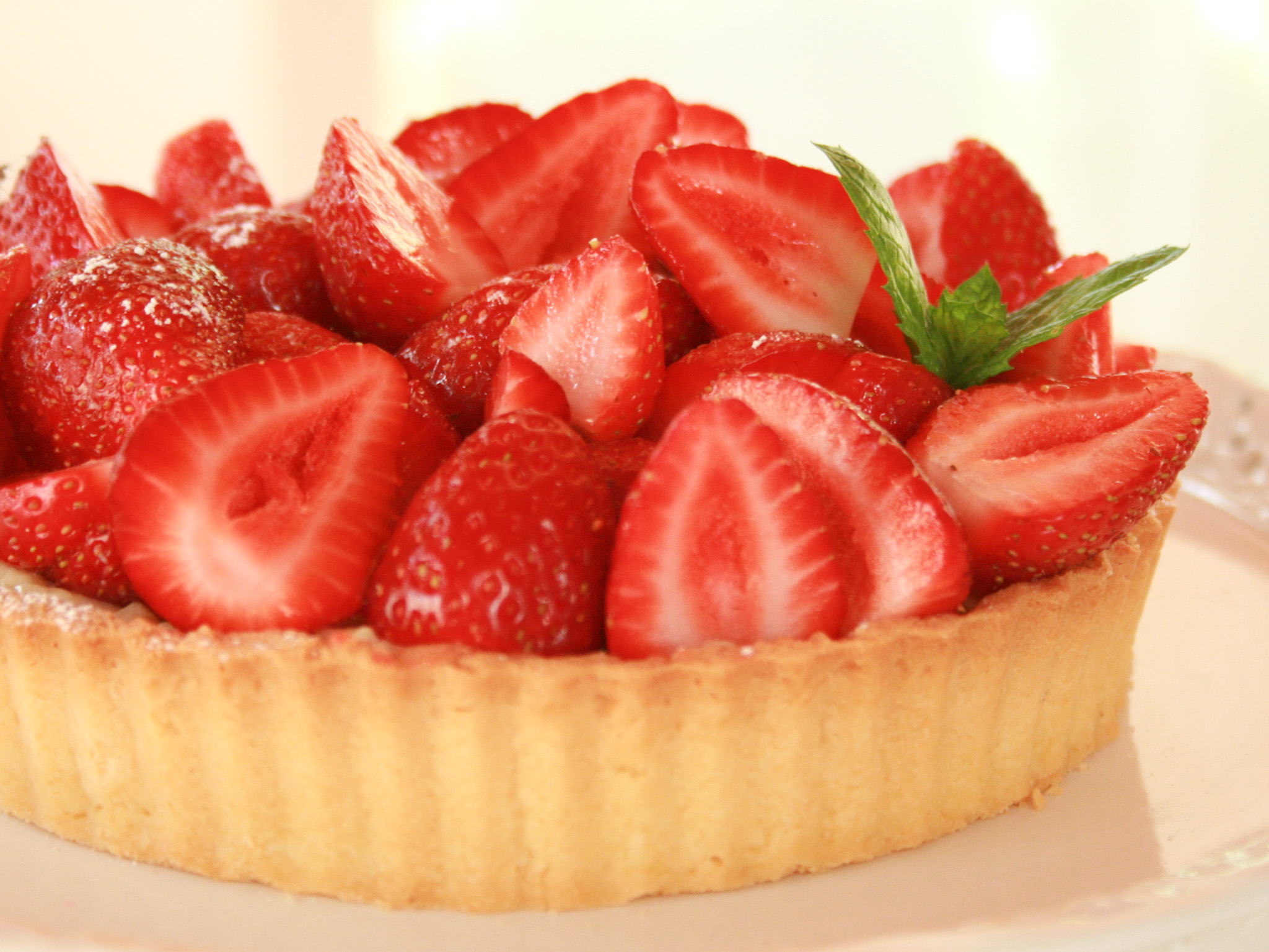 TARTA DE FRUTILLAS <br><span style="font-family: 'Spartan', sans-serif;font-size:13px;"><p>Masa sablée de almendras · Dulce de leche · Crema batida · Frutillas frescas...</p>$47.000<b>En Hudson salen todos los días! En Gonnet, sólo los viernes, sábados, domingos y feriados. </b></span>