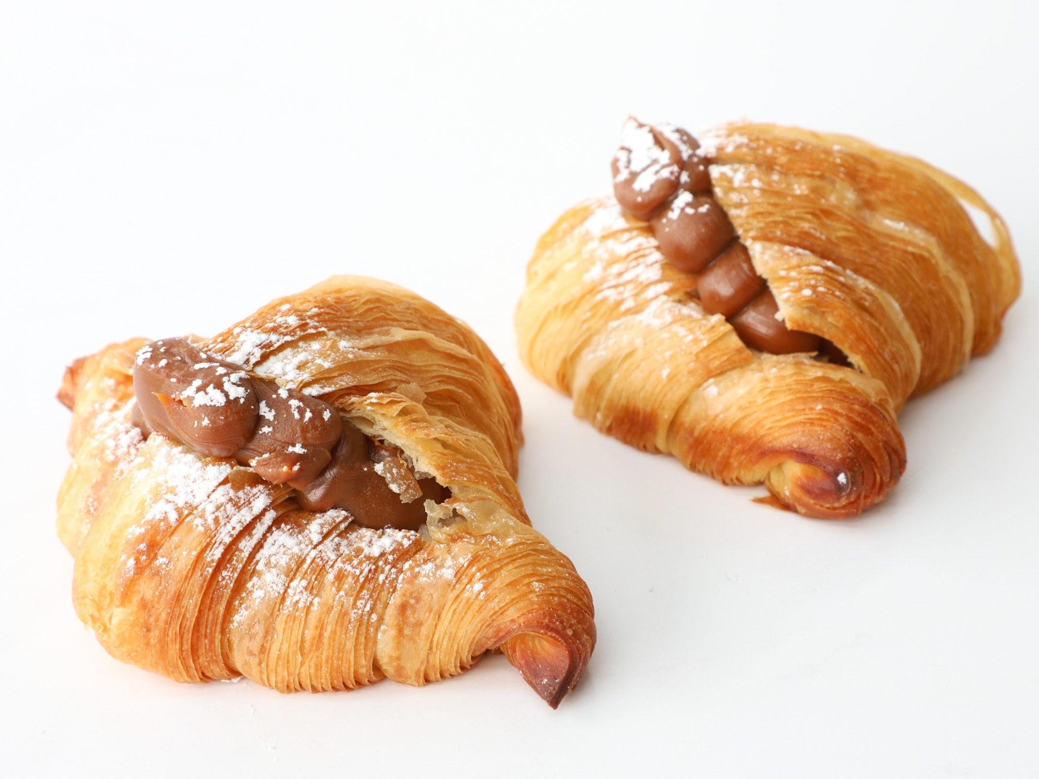 CROISSANT CON DULCE DE LECHE <br><span style="font-family: 'Spartan', sans-serif;font-size:13px;"><p>Croissant clásico relleno con dulce de leche. </p><b>$4.000 (Por unidad.)</b></span>