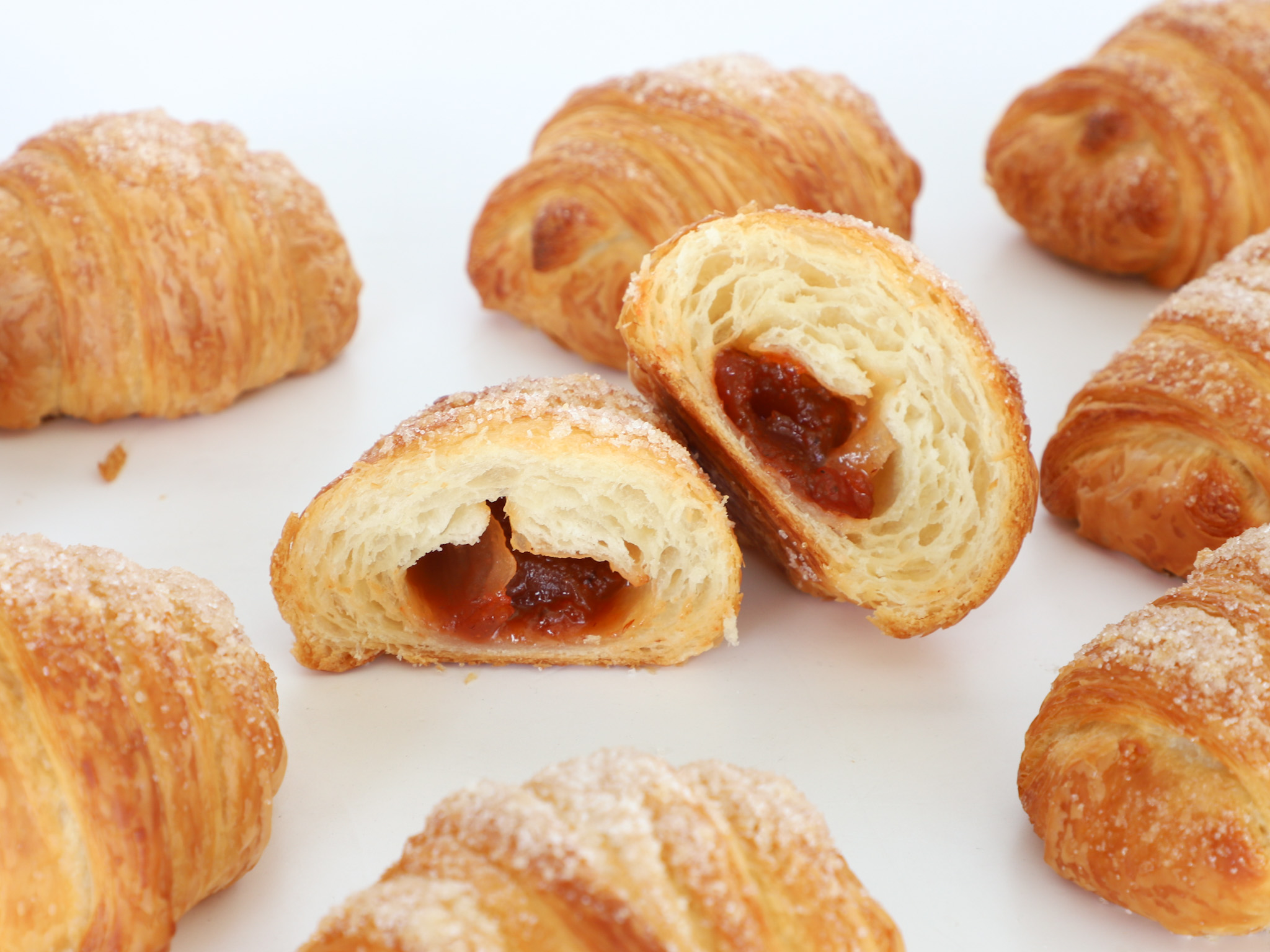 SACRAMENTOS DE MEMBRILLO <br><span style="font-family: 'Spartan', sans-serif;font-size:13px;"><p>Facturas (masa de medialunas saladas) con dulce de membrillo en su interior. </p><b>(Por unidad, media docena o docena.)</b></span>