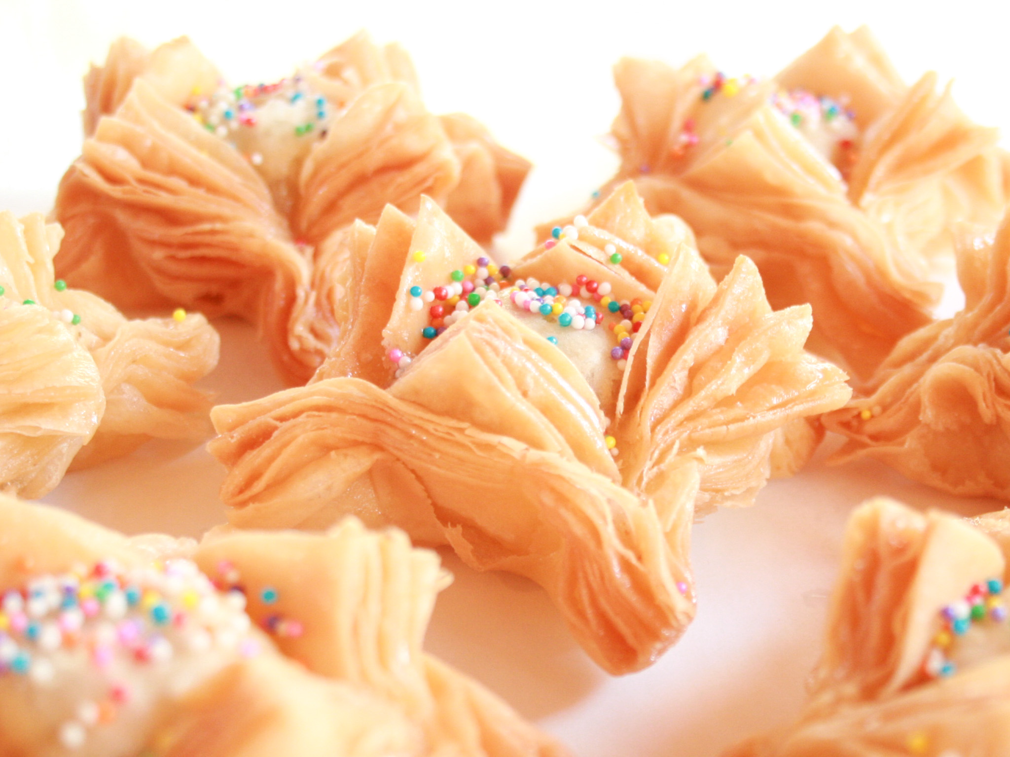 PASTELITOS DE MEMBRILLO <br><span style="font-family: 'Spartan', sans-serif;font-size:13px;"><p> Clásicos pastelitos criollos, con una masa laminada de 100% manteca y rellenos con dulce de membrillo...</p><b>$3.500 (Por unidad) - Sólo disponibles los feriados patrios.