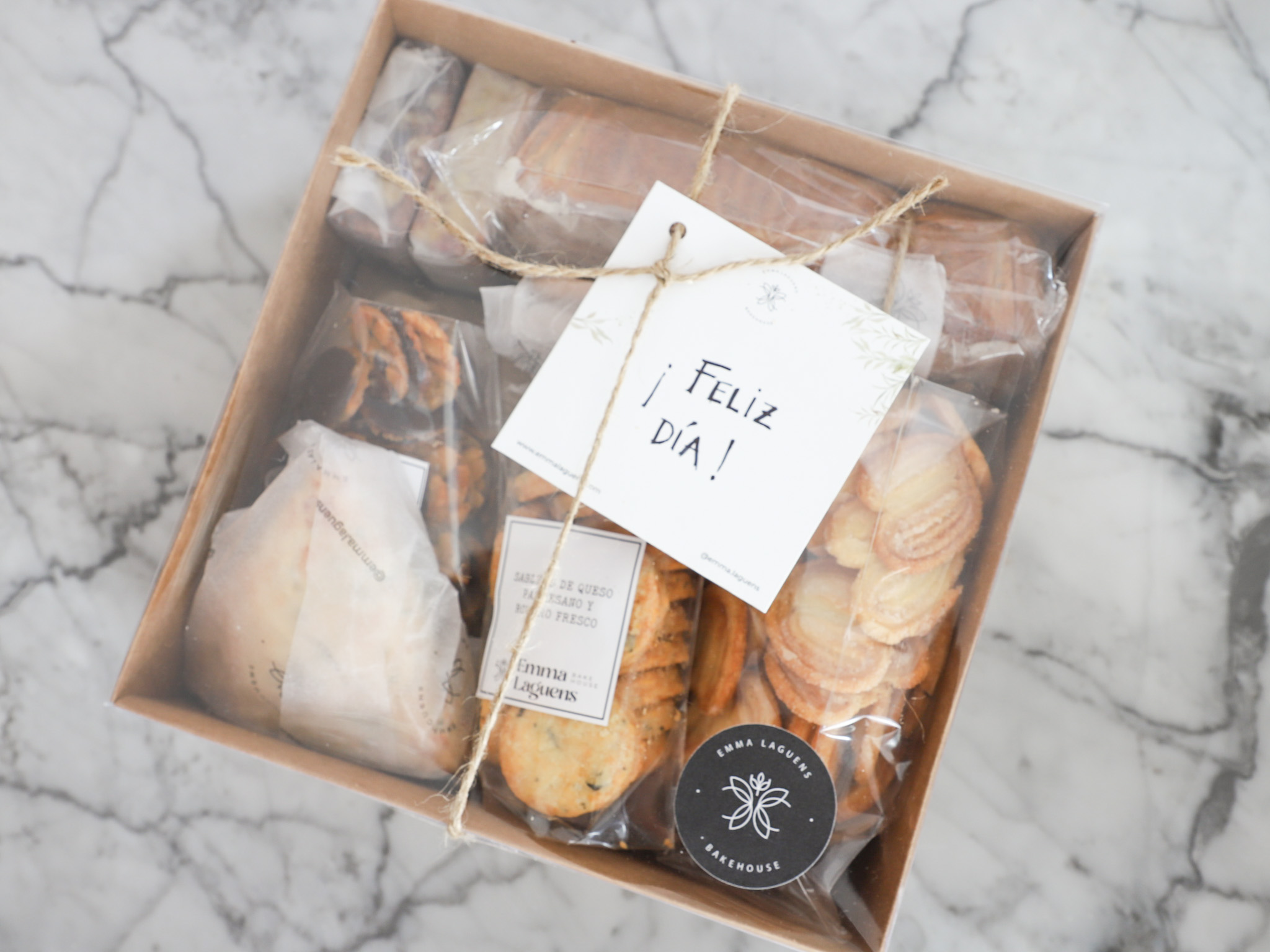 BOX PARA ARMAR <br><span style="font-family: 'Spartan', sans-serif;font-size:13px;"><p> Consultá en los locales por estas cajas para poner dentro de ellas todo lo que más de guste! Las vendedoras te ayudarán a armarla. Podés ver todo lo que podrías ponerle en: "productos del local"...</p><b>$6.500 la caja + todo lo que le agregues del local. </b></span>