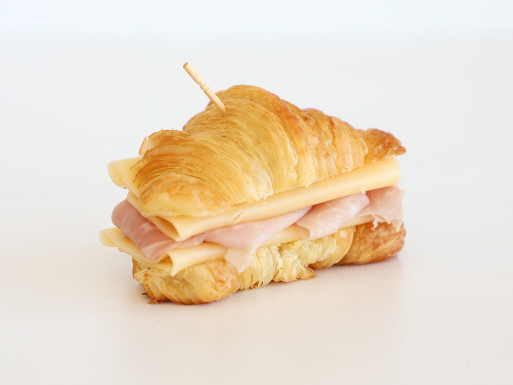 MINI CROISSANT DE JAMÓN Y QUESO<br> <div class="bloque-prod"><span style="font-family: 'Spartan', sans-serif;font-size:13px;"><b> $28.000 </b><br> (por 6 unidades.)</span></div>