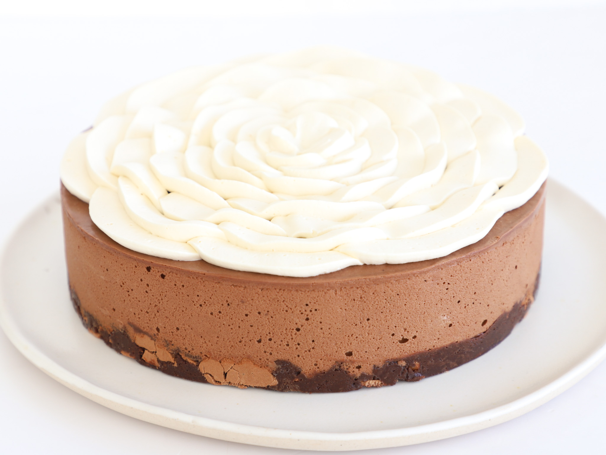 CHOCOLATE Y CREMA BATIDA<br> <div class="bloque-prod"><span style="font-family: 'Spartan', sans-serif;font-size:13px;"><b>$40.000  y $45.000  </b><br>  (6 y 10 porciones)</span></div>