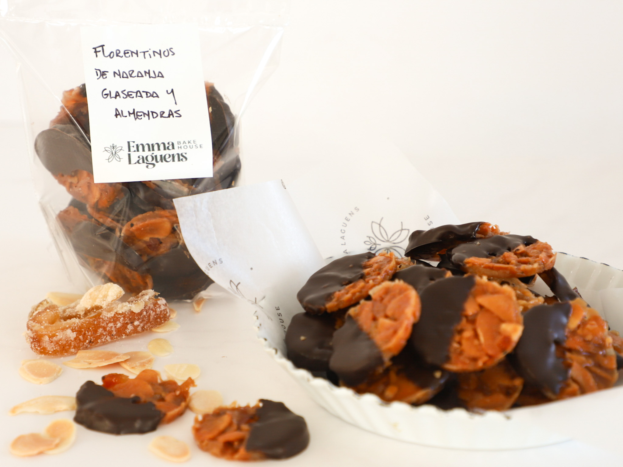 FLORENTINOS DE ALMENDRAS Y NARANJA <br><span style="font-family: 'Spartan', sans-serif;font-size:13px;"><p>Crocantes de almendras y naranja confitadas bañados con chocolate negro... (No contienen harina, pero no son libres de gluten.)</p>$18.000<b>(Paquete de 120 gr.)</b></span>