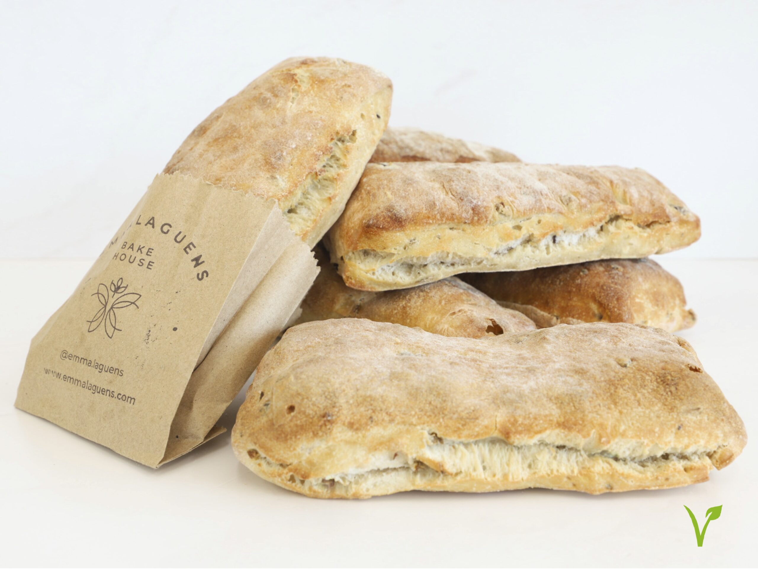 CIABATTA<br><span style="font-family: 'Spartan', sans-serif;font-size:13px;"><p>Pan de 24 hs de fermentación (apto vegano).</p>$1.700<b>(Por unidad.)</b>Disponibles sólo los viernes, sábados, domingos y feriados.</span>