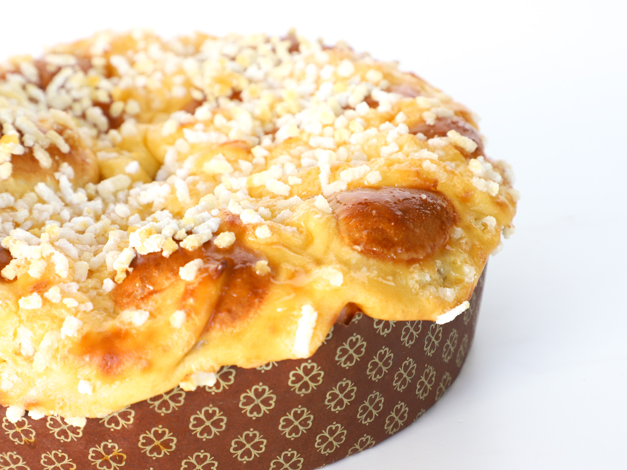 ROSCA CLÁSICA DE PASTELERA <br><span style="font-family: 'Spartan', sans-serif;font-size:13px;"><p>Rosca de masa abriochada rellena con crema pastelera de vainilla. Por encima, tiene más crema pastelera y azúcar granulada. </p>$35.000<b>(Ø 22 cm / de 950 gr aprox.)</b>Disponible todo el año por pedido.