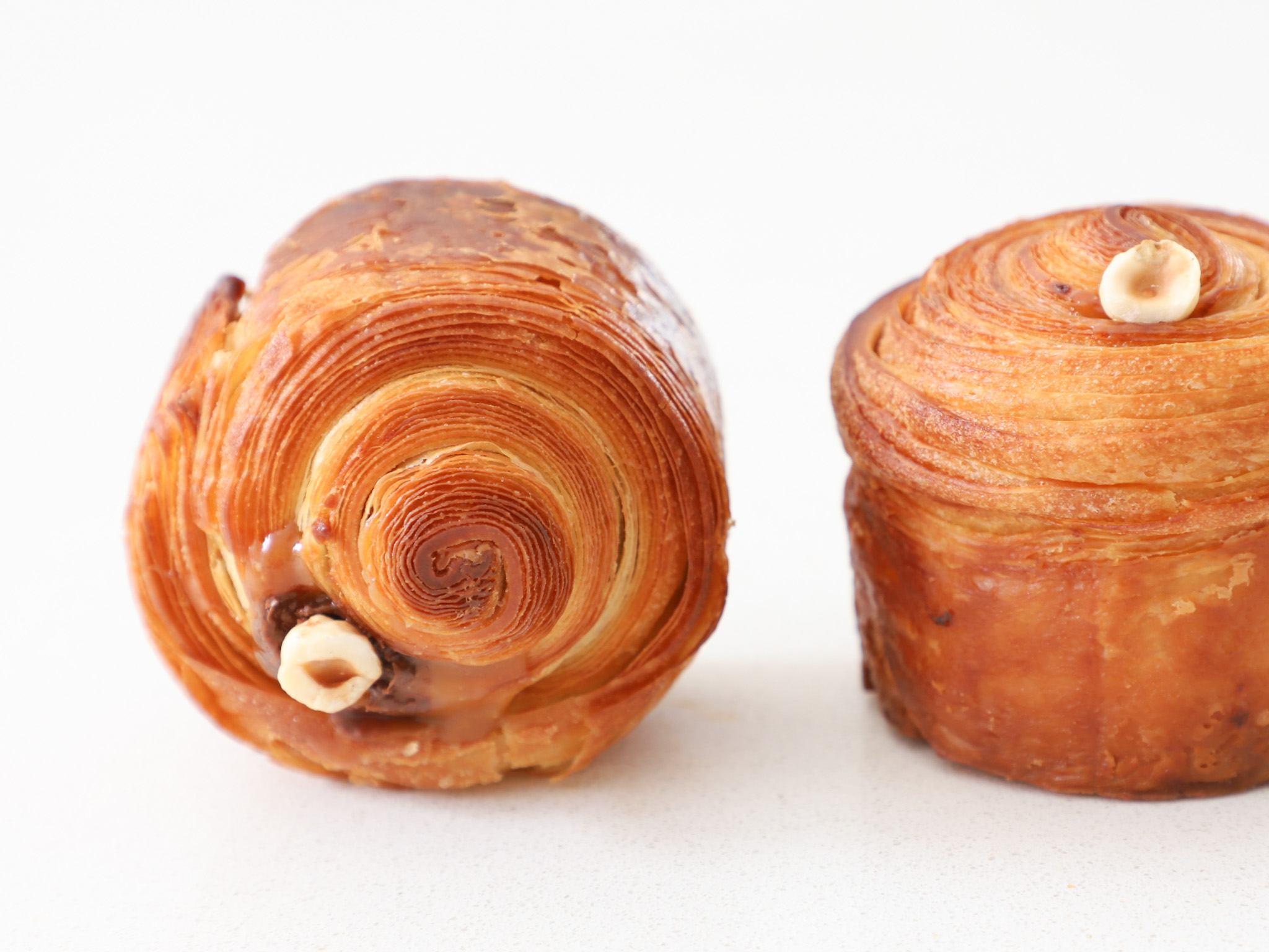 CRUFFIN CON NUTELLA <br><span style="font-family: 'Spartan', sans-serif;font-size:13px;"><p>Cruffin relleno con Nutella. </p>$6.500<b>(Por unidad.)</b></span>