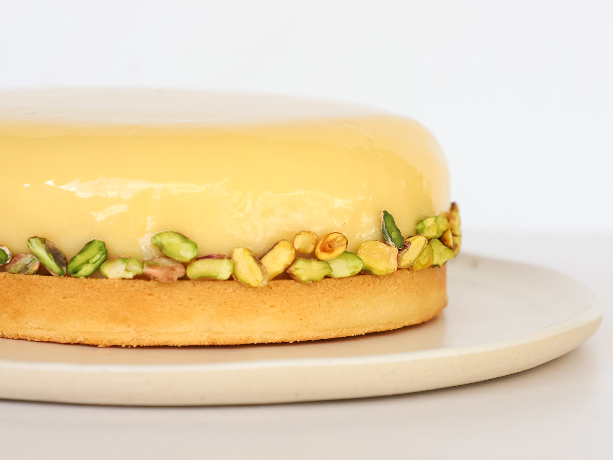 PISTACHO Y CHOCOLATE BLANCO<br> <div class="bloque-prod"><span style="font-family: 'Spartan', sans-serif;font-size:13px;"><b>$64.000</b><br>(único tamaño, 8 porciones)</span></div>