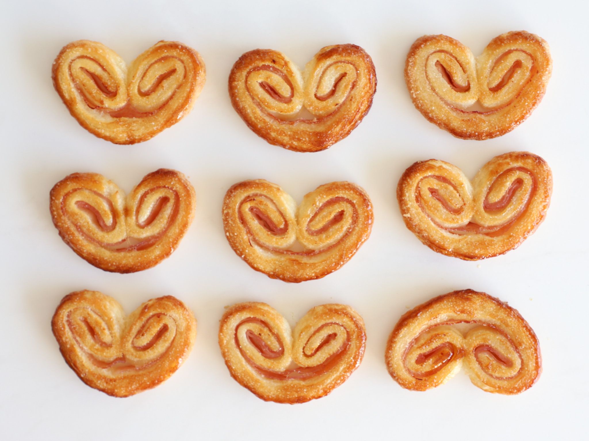 PALMERAS AGRIDULCES CON JAMÓN<br><span style="font-family: 'Spartan', sans-serif;font-size:13px;"><p>Hojaldre francés caramelizado, de 100% manteca, y jamón cocido.</p><b>$3.500 (Por unidad - 8/9 cm.) </b>Disponibles sólo los viernes, sábados, domingos y feriados.</span>