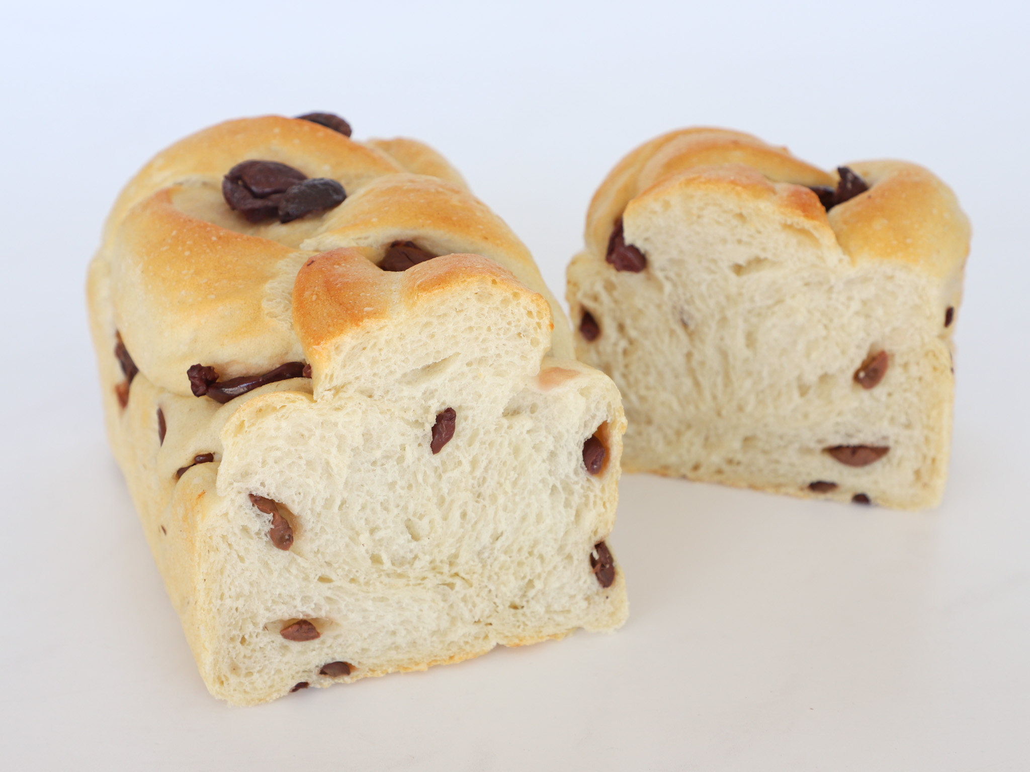 PAN TRENZADO DE OLIVAS NEGRAS <br><span style="font-family: 'Spartan', sans-serif;font-size:13px;"><p>Pan de masa madre con aceitunas negras.</p>$7.500<b>(Por unidad - 450 gr.)</b>Disponibles sólo los viernes, sábados, domingos y feriados.</span>